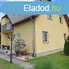 Monor kzponti rszn, 90 m2-es, 2 szintes laks