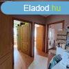 Monor kzponti rszn, 90 m2-es, 2 szintes laks