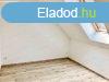 Elad egy harmadik emeleti, nappali + 2 szobs laks gardrb