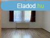 Kiad els emeleti fiatalos laks a Piac kzelben