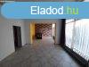 Elad zlethelyisg Szombathely, 	Urnia udvar