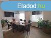 Elad 1 048m2-es Irodahz, Abda