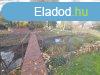 Elad 1 048m2-es Irodahz, Abda