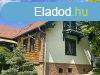 Modern, feljtott vidki rezidencia lovas kzponttal s tel