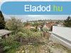 Kaposvron a Laborfalvy utcban elad egy feljtand tgla