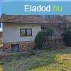 Gombn feljtst ignyl 150 m2 hz, 916 m2 telek