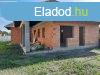 Elad 140 nm-es Csaldi hz Jszrokszlls