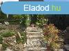 Elad 330 nm-es jszer llapot Csaldi hz Hvz