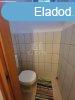 Elad csaldi hz Rbattts, 	Forgalomtl mentes utcban