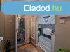 Elad csaldi hz Gnt, 	Grns