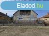 Elad csaldi hz Bcsalms, 	Alkotmny utca