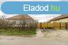 Elad csaldi hz Talms, 	Csendes utcban