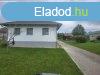 Elad csaldi hz Km, 	Jeli arbortum kzelben