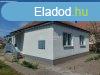 Elad feljtott hz, Izskon