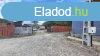 Elad 4100 m2-es telek raktrozsra, teheraut parkol kiala