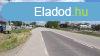 Elad 4100 m2-es telek raktrozsra, teheraut parkol kiala