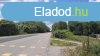 Elad 4100 m2-es telek raktrozsra, teheraut parkol kiala