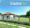 Bksszentandrs kzpontjban csald hz elad! 