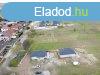 Elad csaldi hz Slysp, 	Hatr t
