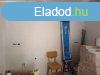 Elad 85 nm-es Feljtott Csaldi hz Pcs Belvros 