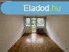 Elad 53 nm-es Feljtott Panellaks Debrecen Bethlen utca  