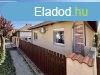 Elad 65 nm-es jszer llapot Csaldi hz Vecss